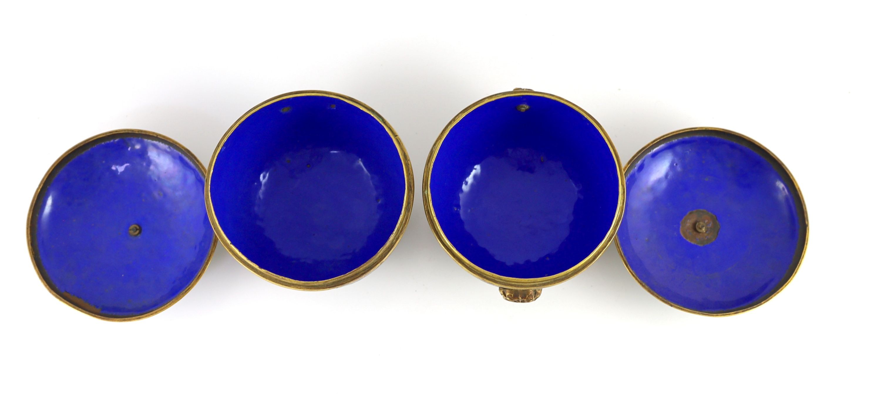 A pair of Chinese cloisonné enamel jars and covers, 18th/19th century 15.2 cm wide, one handle lacking